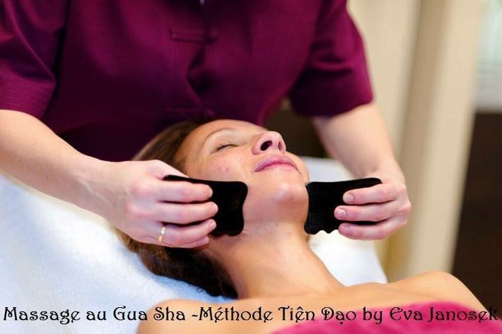 Massage thérapeutique du visage au Gua Sha